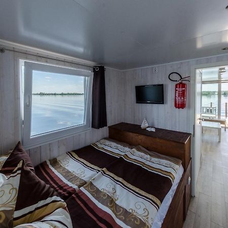 Hausboot Ferienwohnung auf dem Wasser Kolonie Zern Exterior foto